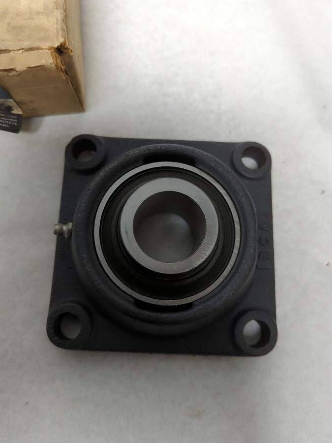 FEDERAL MOGUL,FWG-1-1/4,FLANGE MOUNT BEARING 1-1/4 INCH BORE NOS