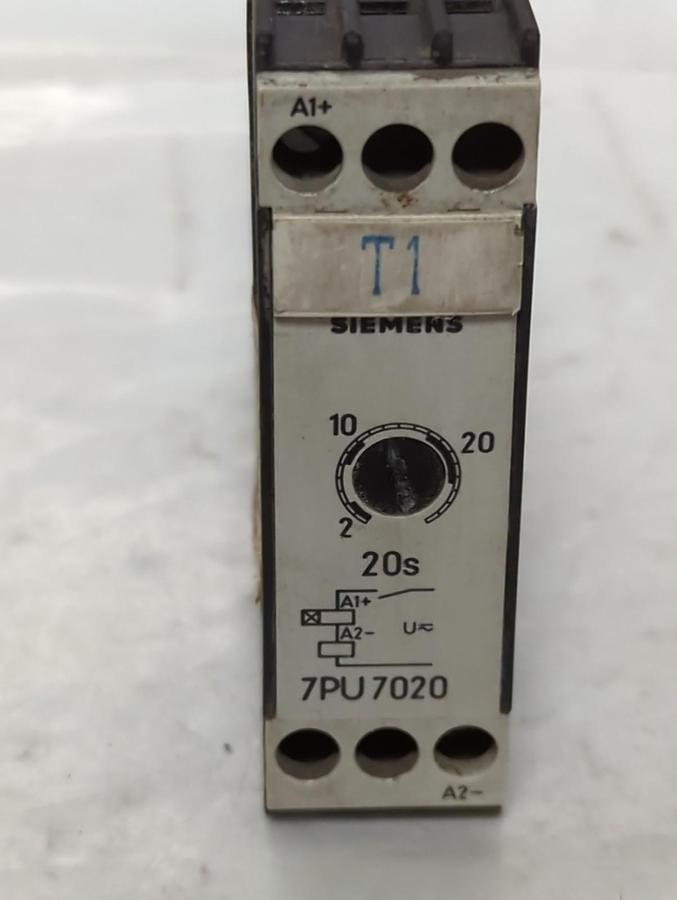 Used SIEMENS,7P47020-7CM30,TIME RELAY PRE-OWNED