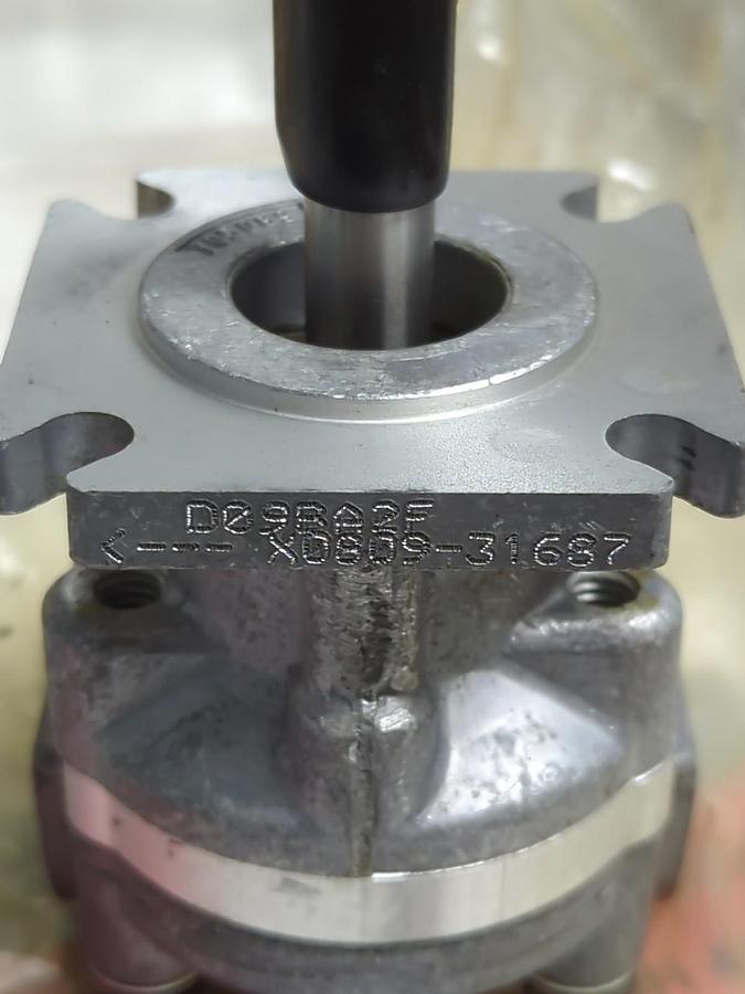 PARKER,D09BA2F,HYDRAULIC GEAR PUMP NOS