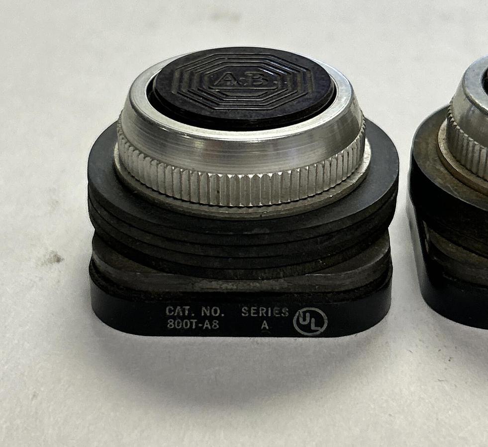 Used ALLEN BRADLEY,800T-A8,PUSH BUTTON LOT OF 3