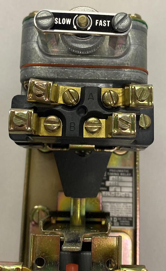 SQUARE D,9050-BO2E,PNEUMATIC TIMING RELAY 6A 120V NEW NO BOX