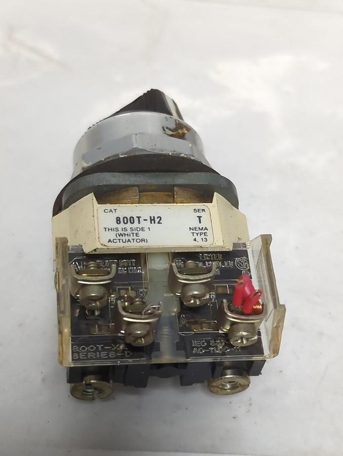Used ALLEN BRADLEY,800T-H2,SERIES T SELECTOR SWITCH PRE-OWNED