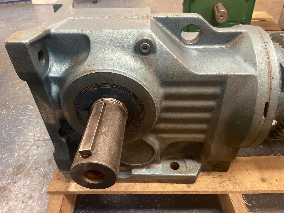 Used Sew Eurodrive,K87DV132S4BMS8HR,Gear Reducer Ratio 86.34 7.5HP 230/460V