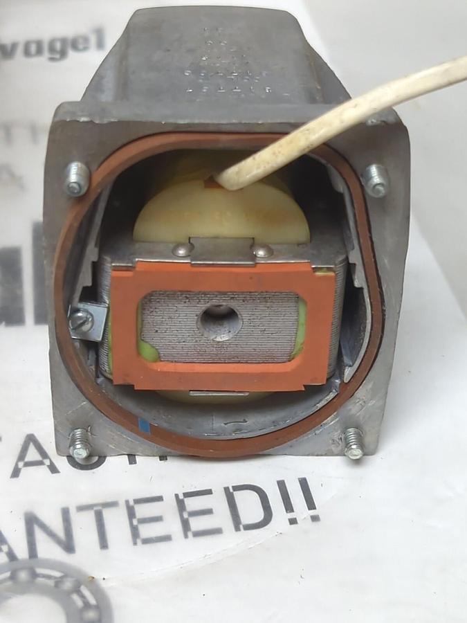 VICKERS,317767,SOLENOID 115V 60HZ 61 AMP NOS