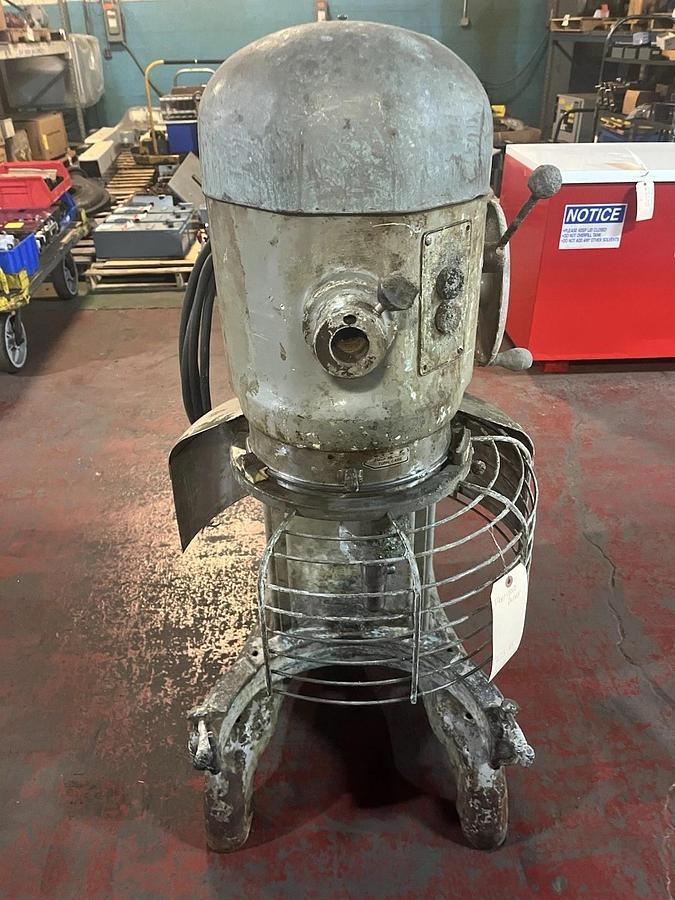 Used HOBART,H-600,INDUSTRIAL MIXER 3PH 1HP NEEDS REBUILT