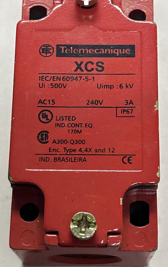Used TELEMECANIQUE,XCSA703,SAFETY INTERLOCK SWITCH