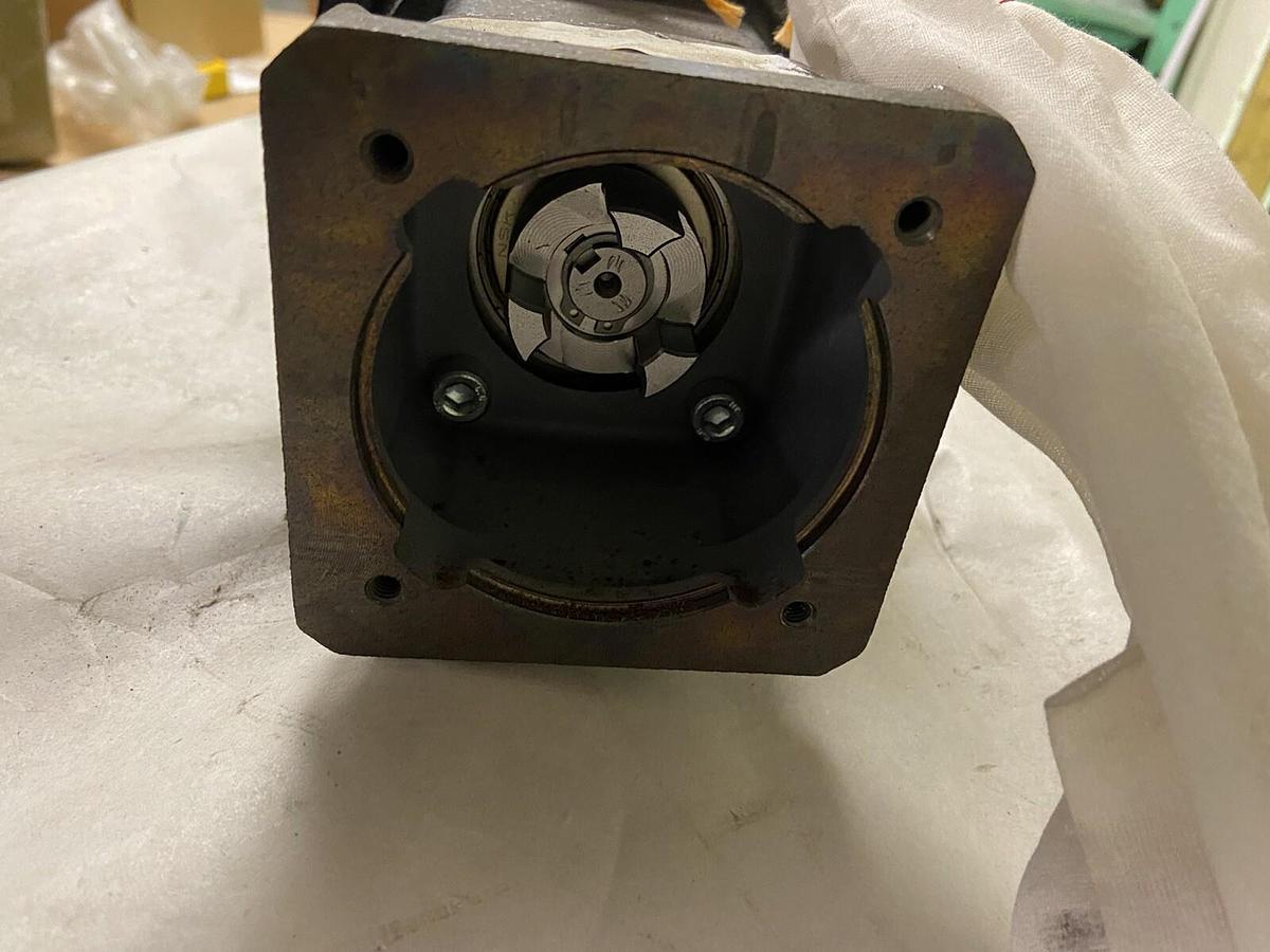 SEW Eurodrive,R37-AQH100/3 4500/475RPM,Gear Reducer Ratio 9.47