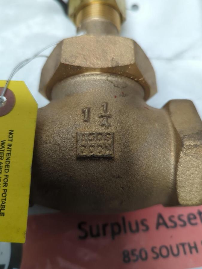 HAMMOND,IB413T-1-1/4,GLOBE VALVE 1-1/4 INCH 150 PSI NOS