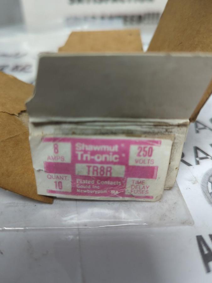 GOULD SHAWMUT,TR8R,TRI ONIC 8 AMP FUSES LOT OF 17