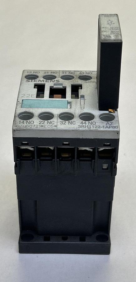 Used SIEMENS,3RH1122-1AP60,RELAY