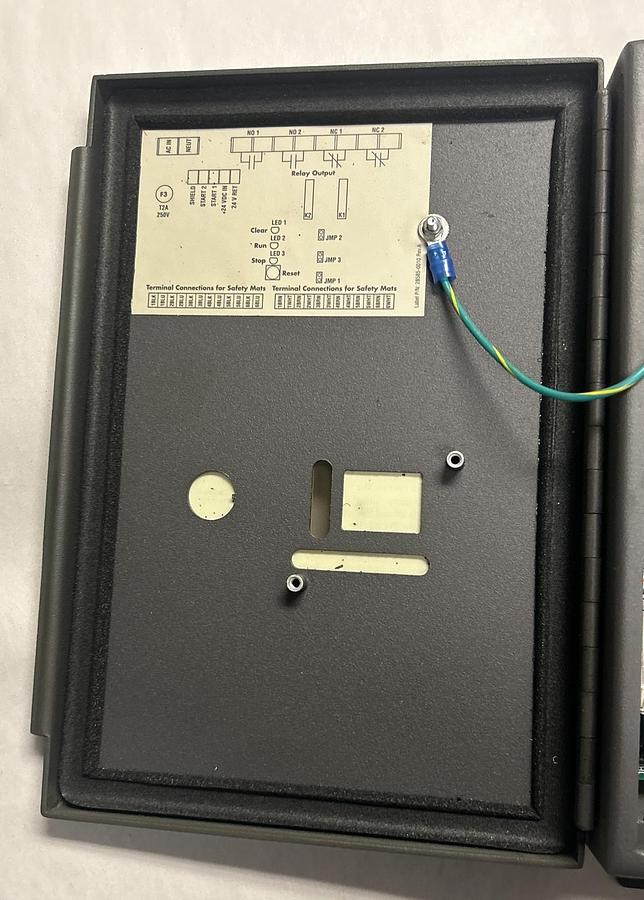 Used OMRON STI,MC4-0011,SAFETY CONTROLLER
