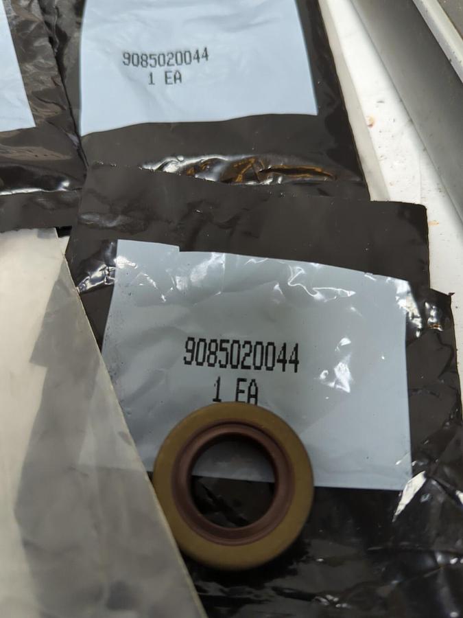 DIAMOND POWER,9085020044,OIL SEAL LOT OF 6