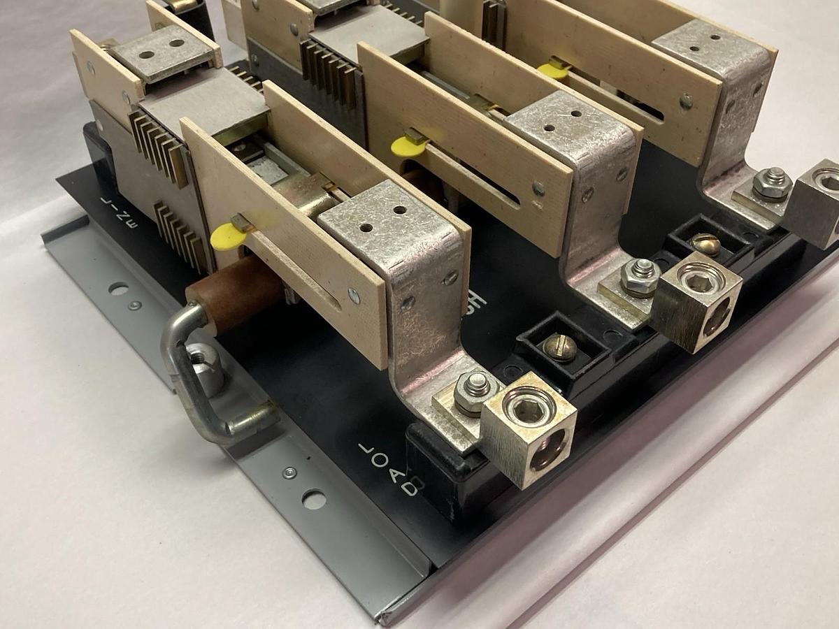 General Electric,THC34 HCI,Basic 3P Disconnect Switch 200A