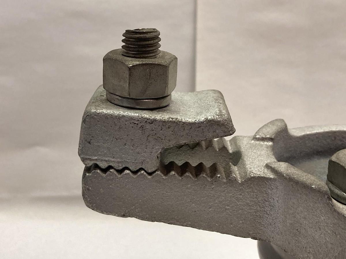 Used Regseal,060265,Heavy-Dutty Metallic Standoff Insulator