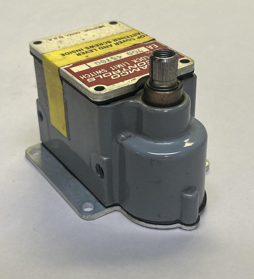 NAMCO,EA70045700,SNAP LOCK LIMIT SWITCH NOS