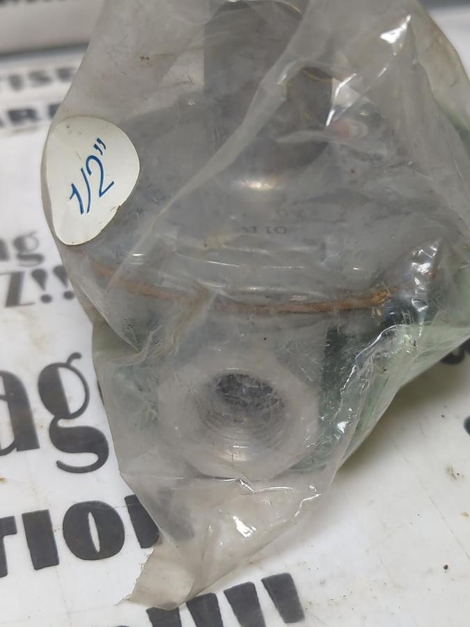 Used MAXITROL,0110 7.0 178 325-3,GAS PRESSURE REGULATOR NEW