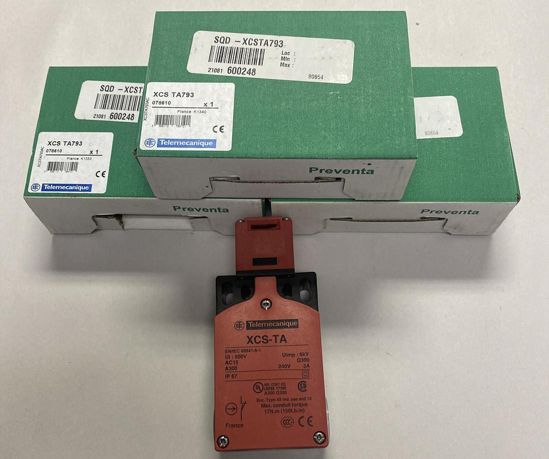 SCHNEIDER ELECTRIC TELEMECANIQUE, XCSTA793,SAFETY INTERLOCK SWITCH LOT OF 3 NEW