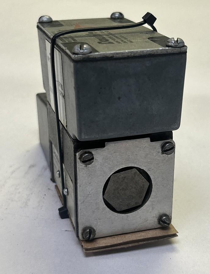 Used DOUBLE A,QJ-005-C-10B1-BH,HYDRAULIC VALVE