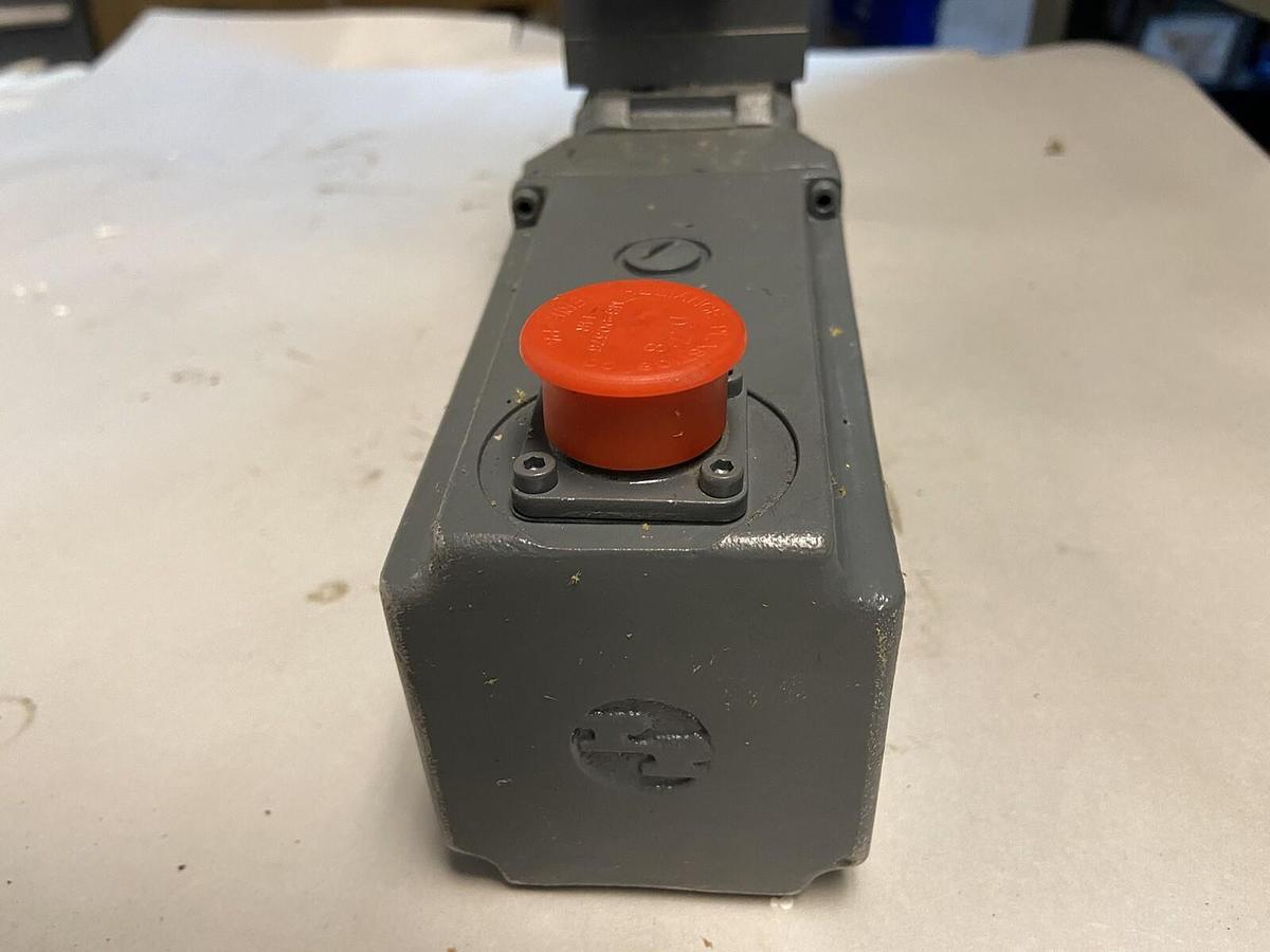 Used Rexroth,4WRD-10-100-41/10L2Z9/M,Hydraulic Proportional Servo Valve 4WS2EM10-42