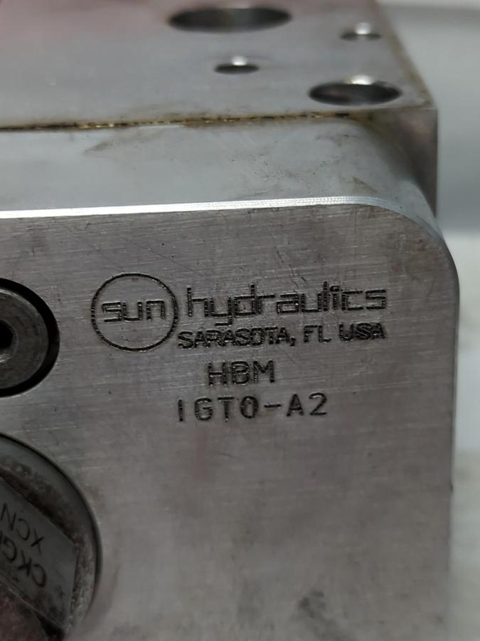 Used SUN HYDRAULICS,HBM,MANIFOLD IGTO-A2 WITH CKGB-XCN VALVE/BOLT USED