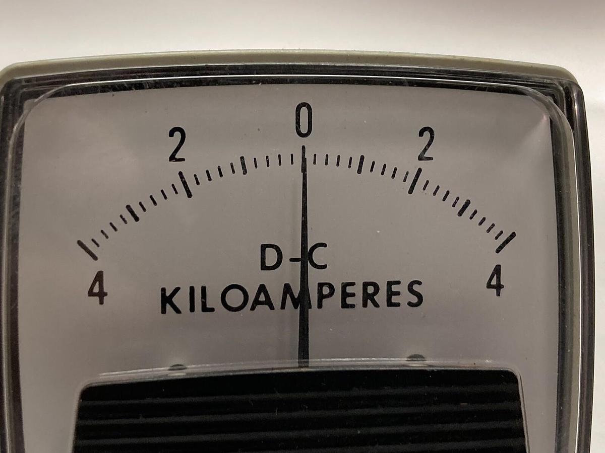 Used General Electric,960409PDAL,4-0-4 Square Panel Mount Gauge Filter