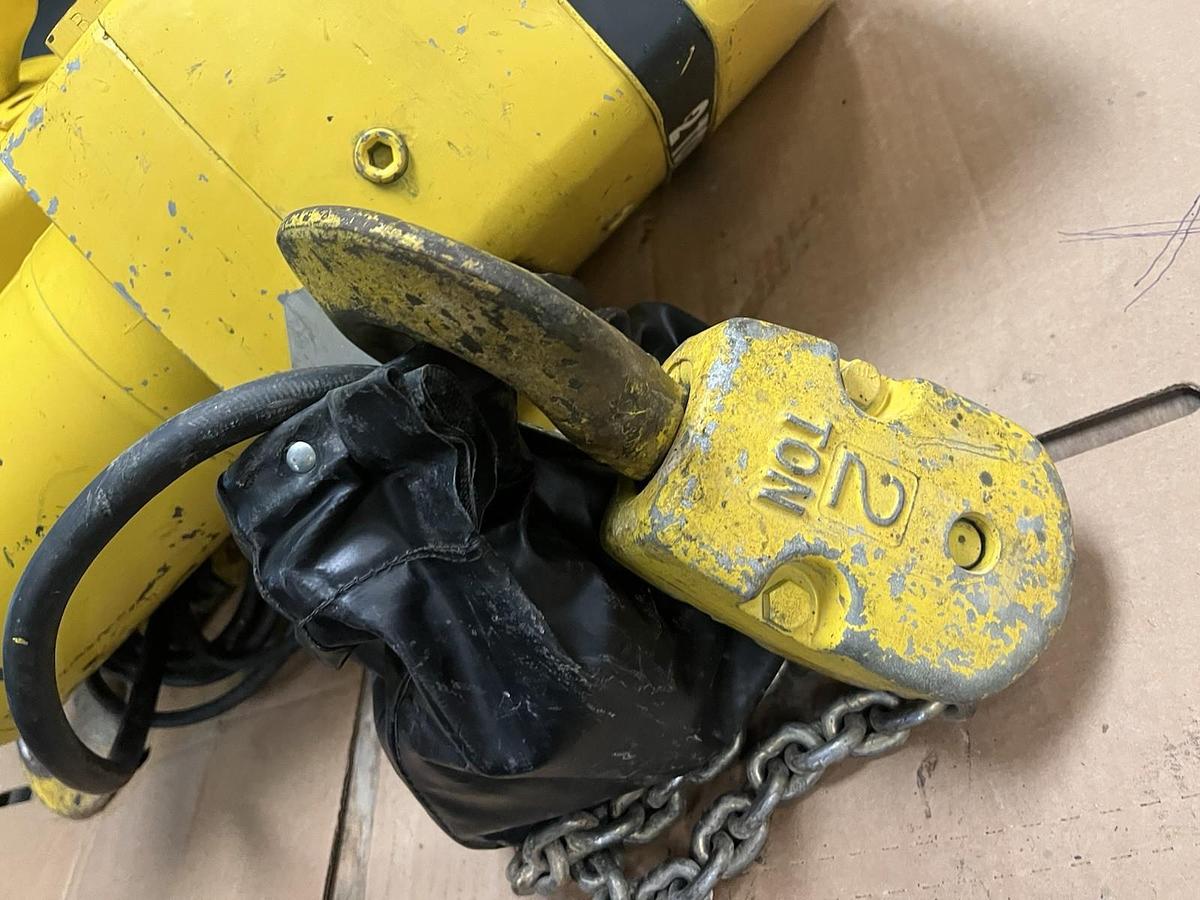 Used YALE HOIST,KEL2-14TH71/2S2,ELECTRIC HOIST 2TON 1PH 25FT CHAIN