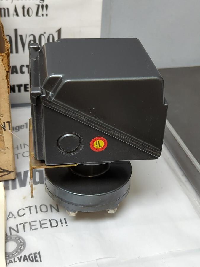 UNITED ELECTRIC,J302K-456,PRESSURE CONTROL SWITCH 15 AMP 125/250 VAC 225 PSI