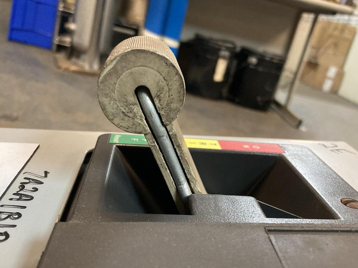 Used Cutler Hammer,Size 1,MCC Reversing Starter Feeder Bucket W200M1CFC