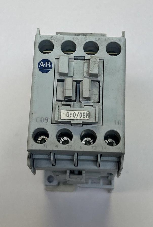 Used ALLEN BRADLEY,100-C09Z10,CONTACTOR 24VDC COIL