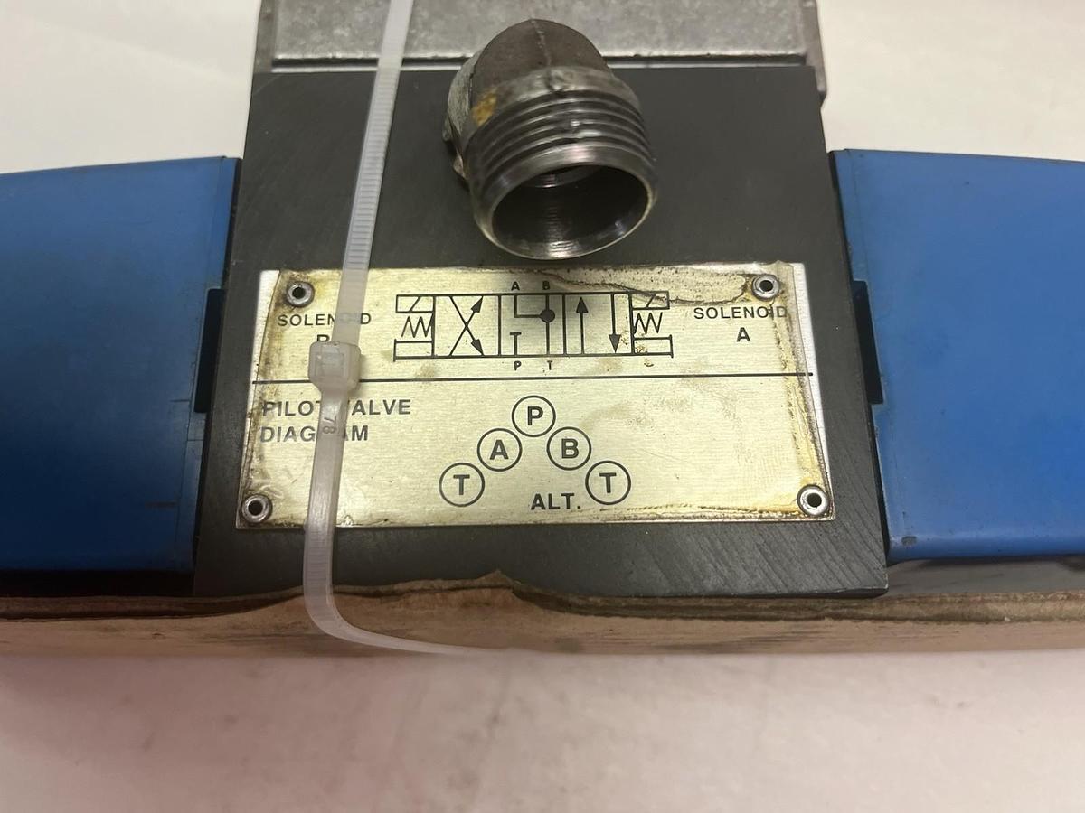 Used VICKERS,DG4S4LW-016C-H-60-S471,HYDRAULIC DIRECTIONAL VALVE 02-148492 24VDC COIL