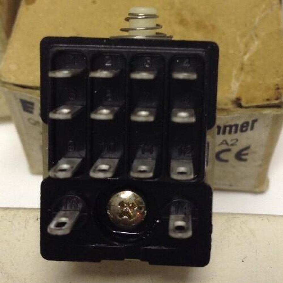 Cutler-Hammer,D2PR43A,Relay with Test Button Series A2 LOT OF 4