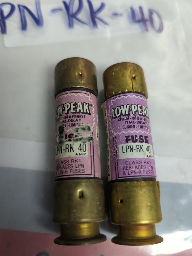 Used COOPER BUSSMANN,LPN-RK-40,LOW-PEAK 40 AMP FUSE LOT OF 2 PRE-OWNED