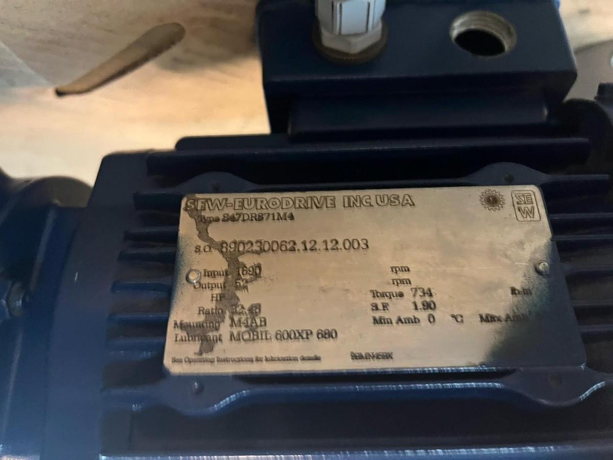 SEW EURODRIVE,S47DRS71M4,GEARMOTOR 32.48 3/4HP 1690RPM