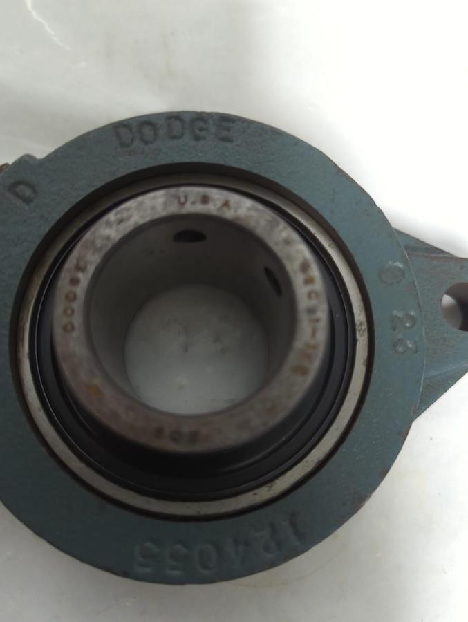 Used DODGE,124055,FLANGE MOUNT BEARING 2-BOLT BASE 1-1/2 INCH BORE PRE-OWNED