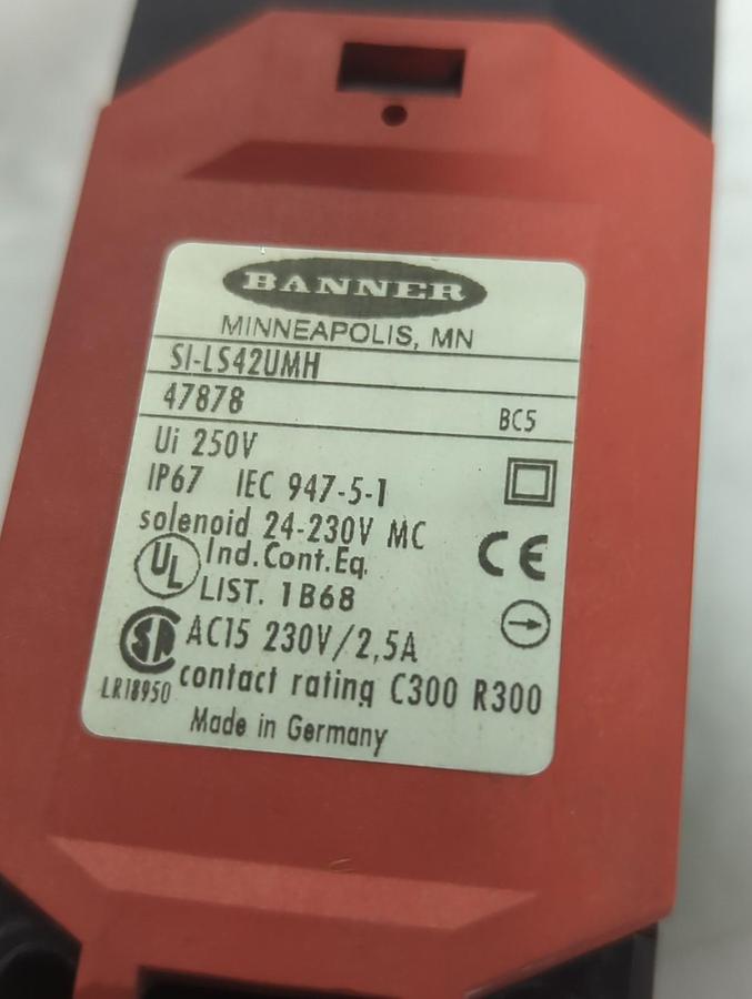 Used BANNER,SI-LS42UMH,SAFETY INTERLOCK SWITCH 24-230V MC PRE-OWNED