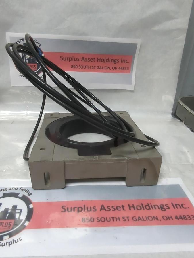 Used OMRON,F2LP-W100M,INDUCTIVE RING SENSOR/DIAMETER PRE-OWNED
