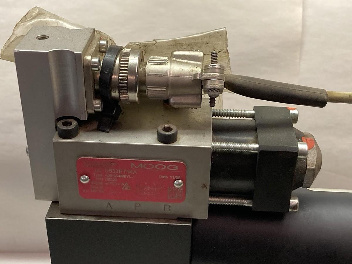 Used Moog,WSH4P16C08CXBN/1AF2.AP.FV5.AQ.FP01,SERVO VALVE D633E714A