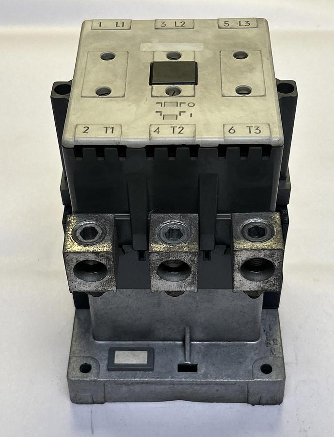 Used SIEMENS,3TB5217-OA,CONTACTOR SIZE 4 200A 600V