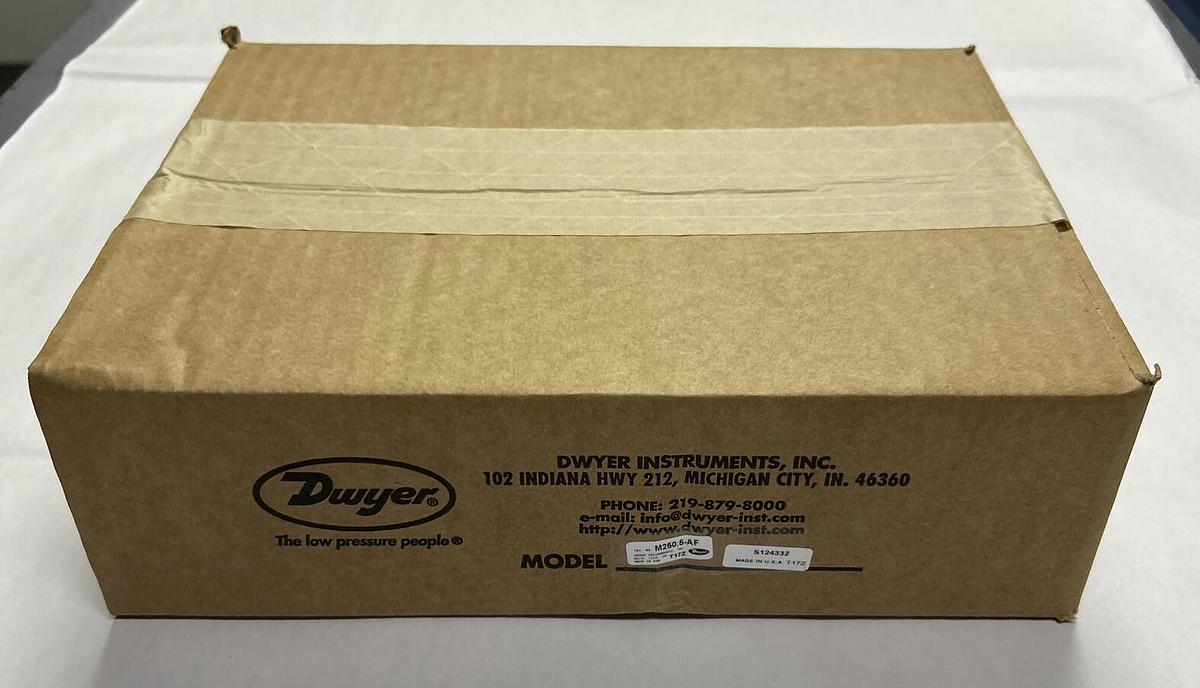Used DWYER,M250.5-AF,MANOMETER3-0-25 GAUGE NEW