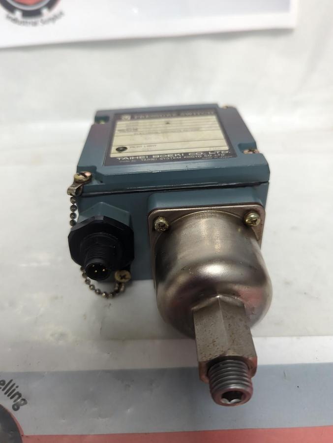 Used TAIHEI BOEKI,SZ010BL240,PRESSURE SWITCH 125V-0.1A AC/30V-0.1A DC PRE-OWNED