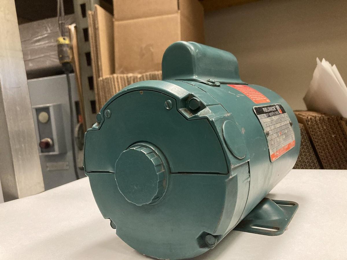 Used Reliance,D77B2690M,1/4 Hp AC Motor 1140RPM  208-230/460 Volts 56C Frame