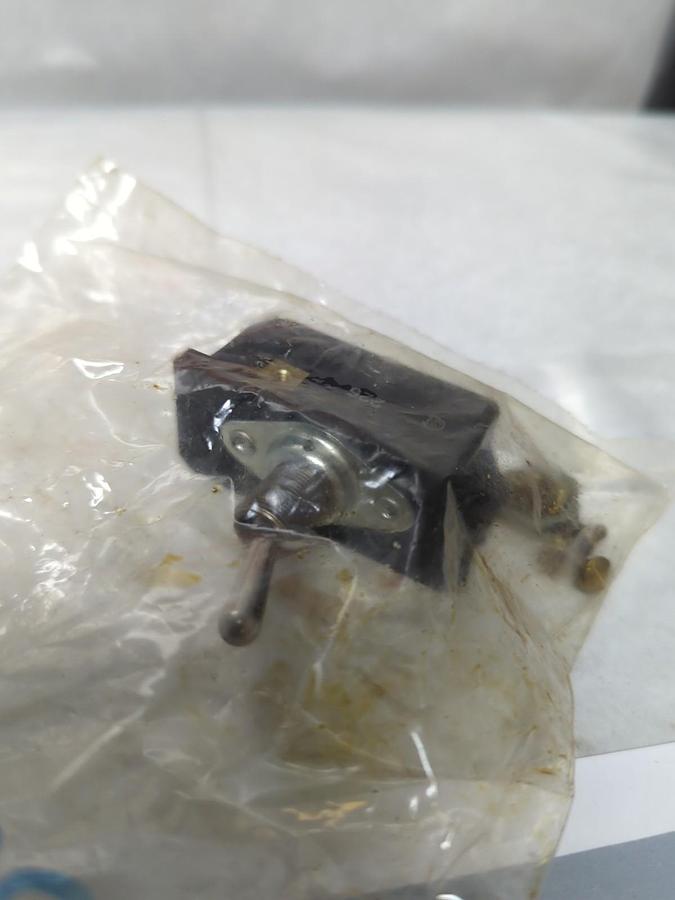 SA,226,TOGGLE SWITCH NOS
