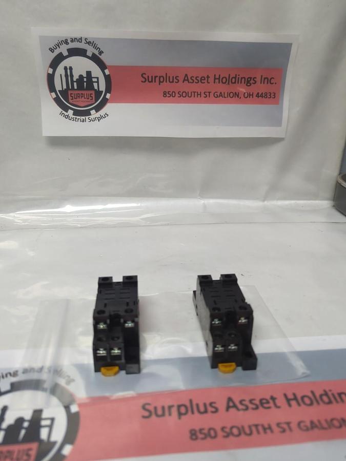 Used OMRON,PTF08A-E,RELAY BASE SOCKET 8-PIN LOT OF 2 PRE-OWNED