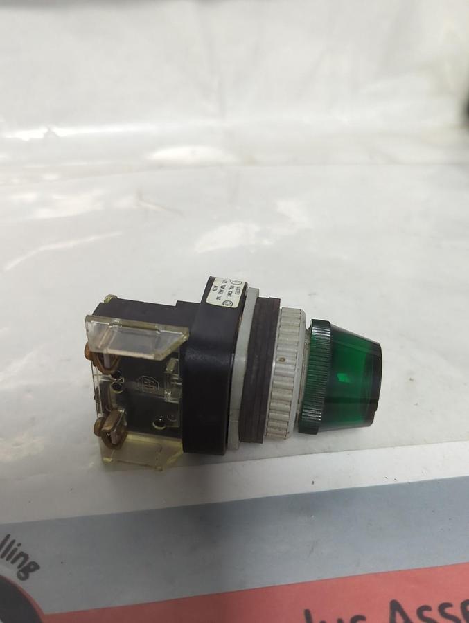 Used ALLEN BRADLEY,800H-QR24,SERIES C PILOT LIGHT GREEN MISSING BULB PRE-OWNED