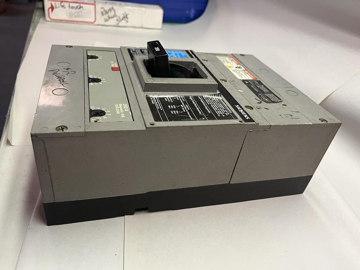 Used SIEMENS,JD63F400,SENTRON CIRCUIT BREAKER 200A 600V 3P