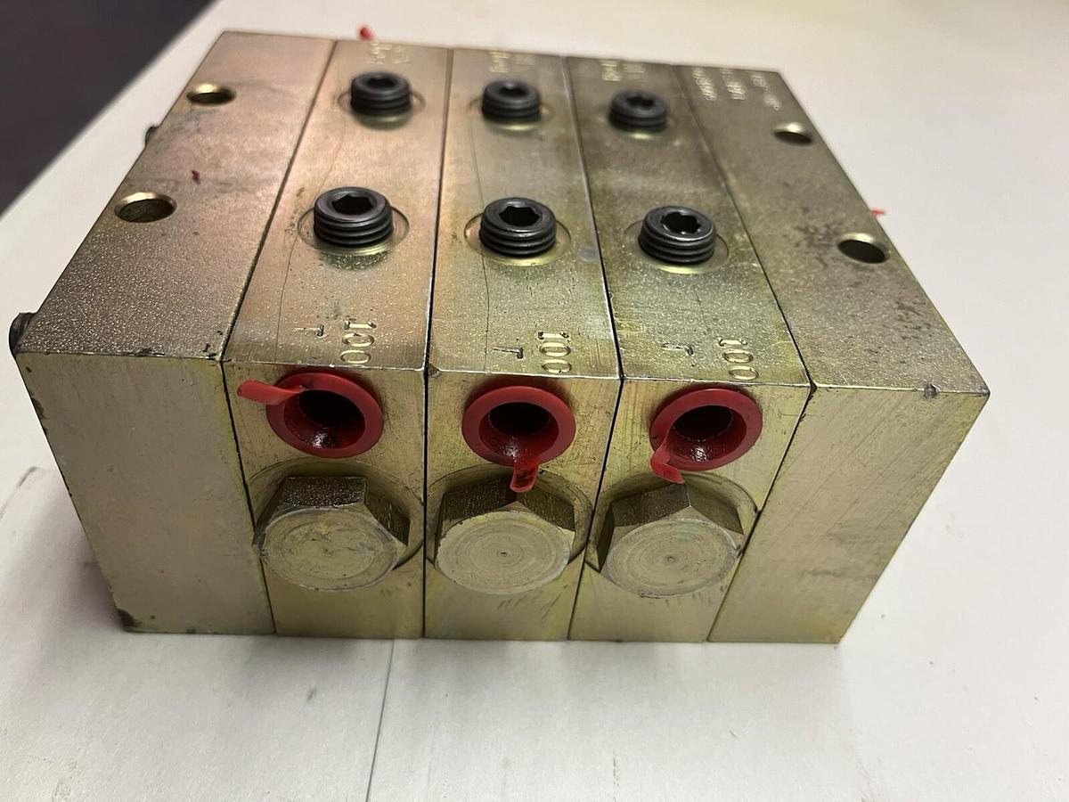 Used LUBRIQUIP,MXJ-04-100T,THREE VALVE BANK