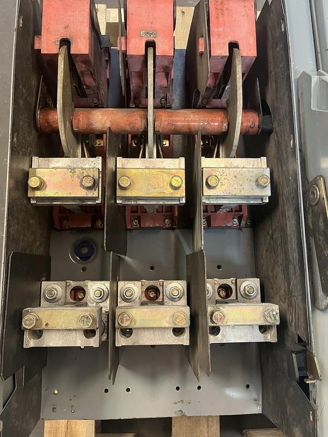 Used SQUARE D,QMB-325W,FUSIBLE PANEL SWITCH 3P 400A 240V