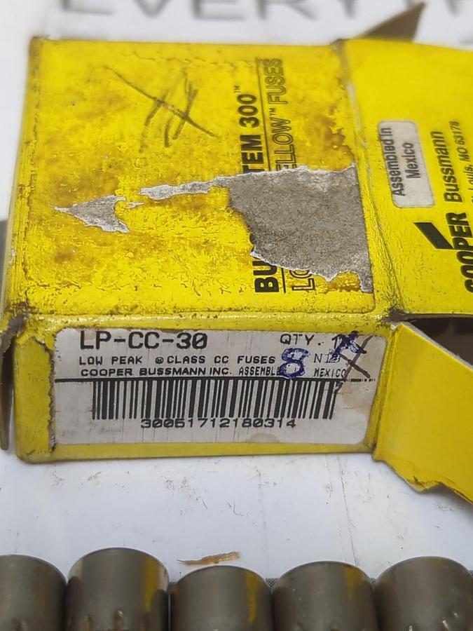 COOPER BUSSMANN,LP-CC-30,LOW PEAL 30 AMP FUSES LOT OF 8