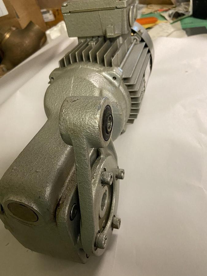 Used SEW Eurodrive,SA31D180K,Gearmotor .75kW Ratio 20.5 164RPM