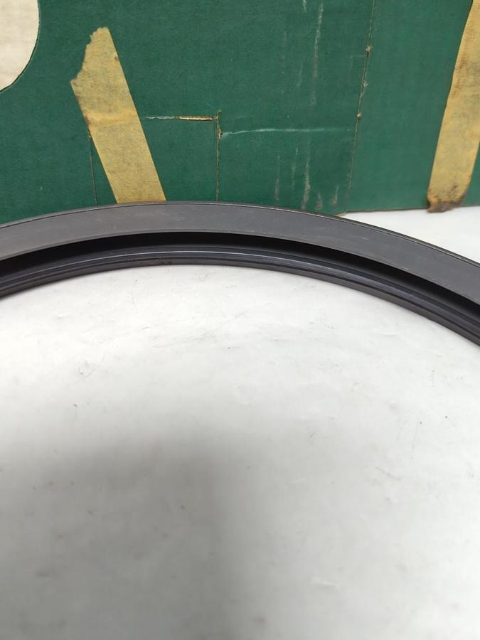 CHICAGO RAWHIDE,105051,OIL SEAL 10.5X12.5X0.625 NOS